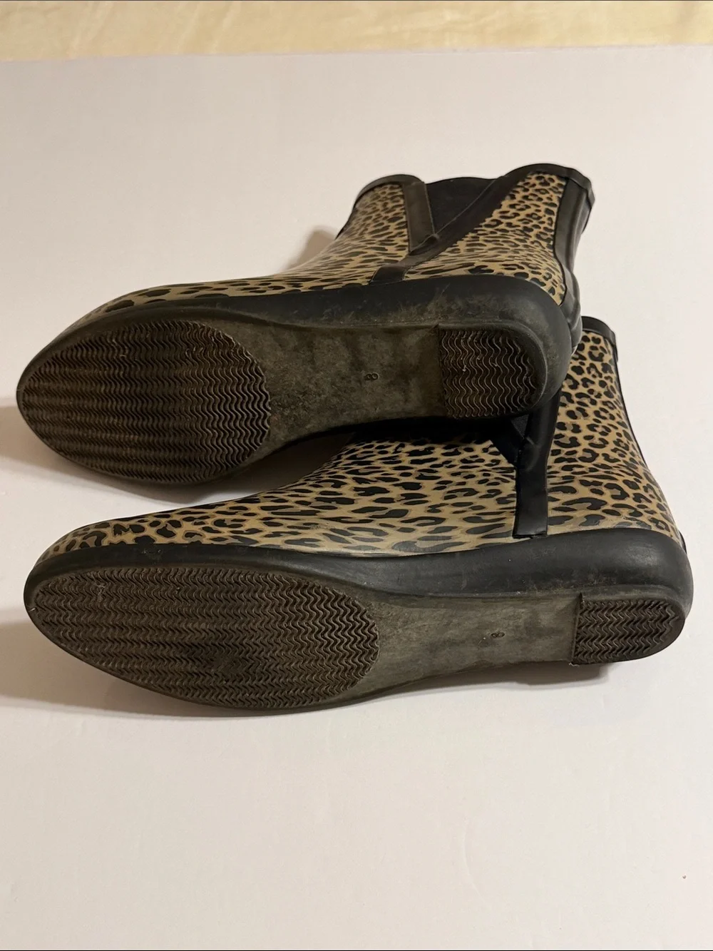 London Fog Leopard-Print Rain Ankle Boots in Tan and Black. Size 8,